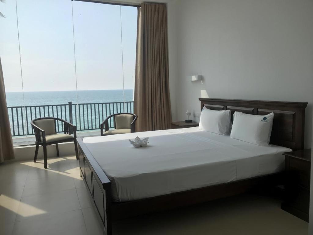 White Sand Villa - Beach Front Hikkaduwa Buitenkant foto