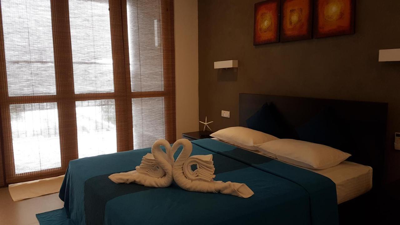 White Sand Villa - Beach Front Hikkaduwa Buitenkant foto