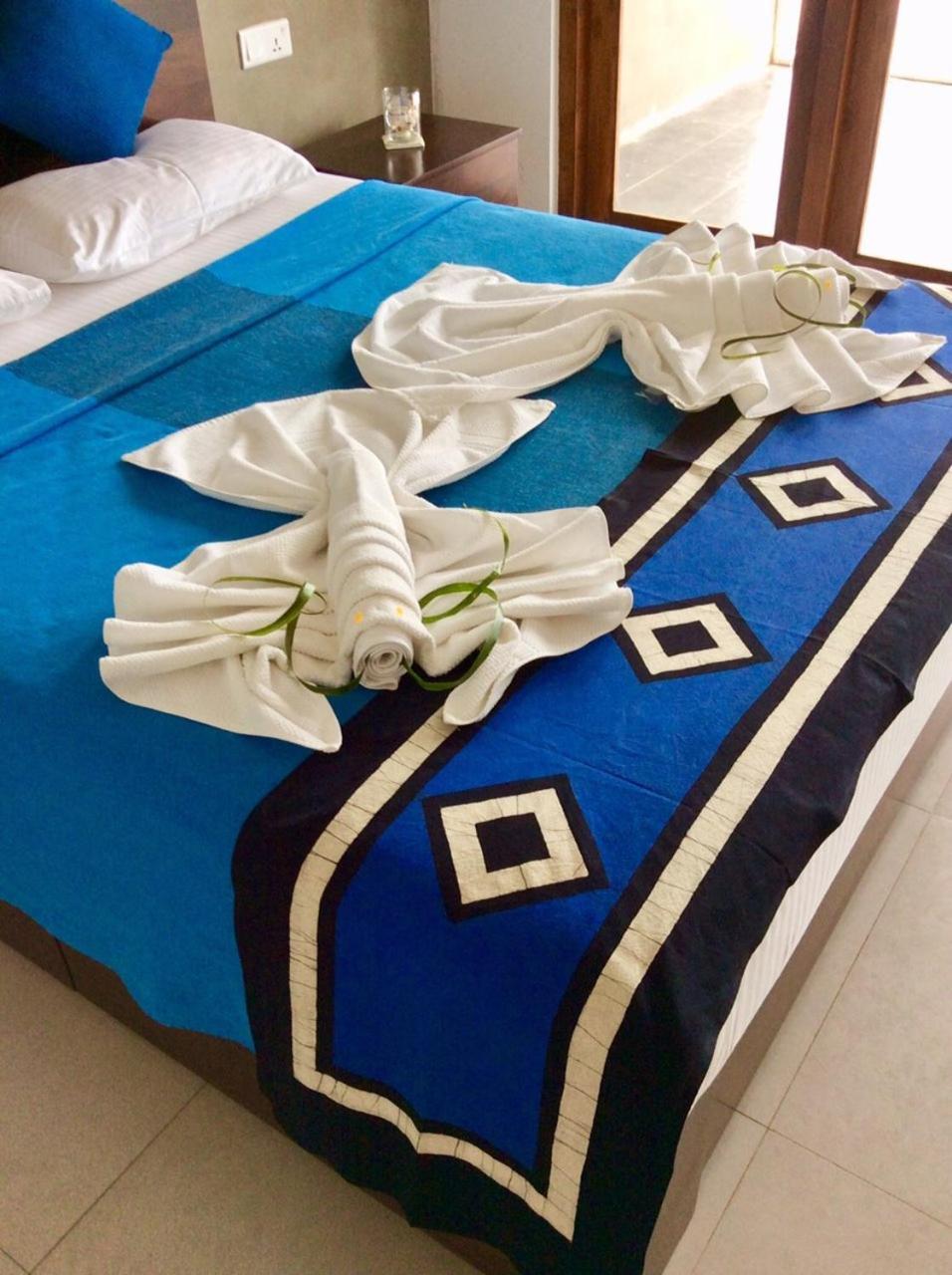 White Sand Villa - Beach Front Hikkaduwa Buitenkant foto