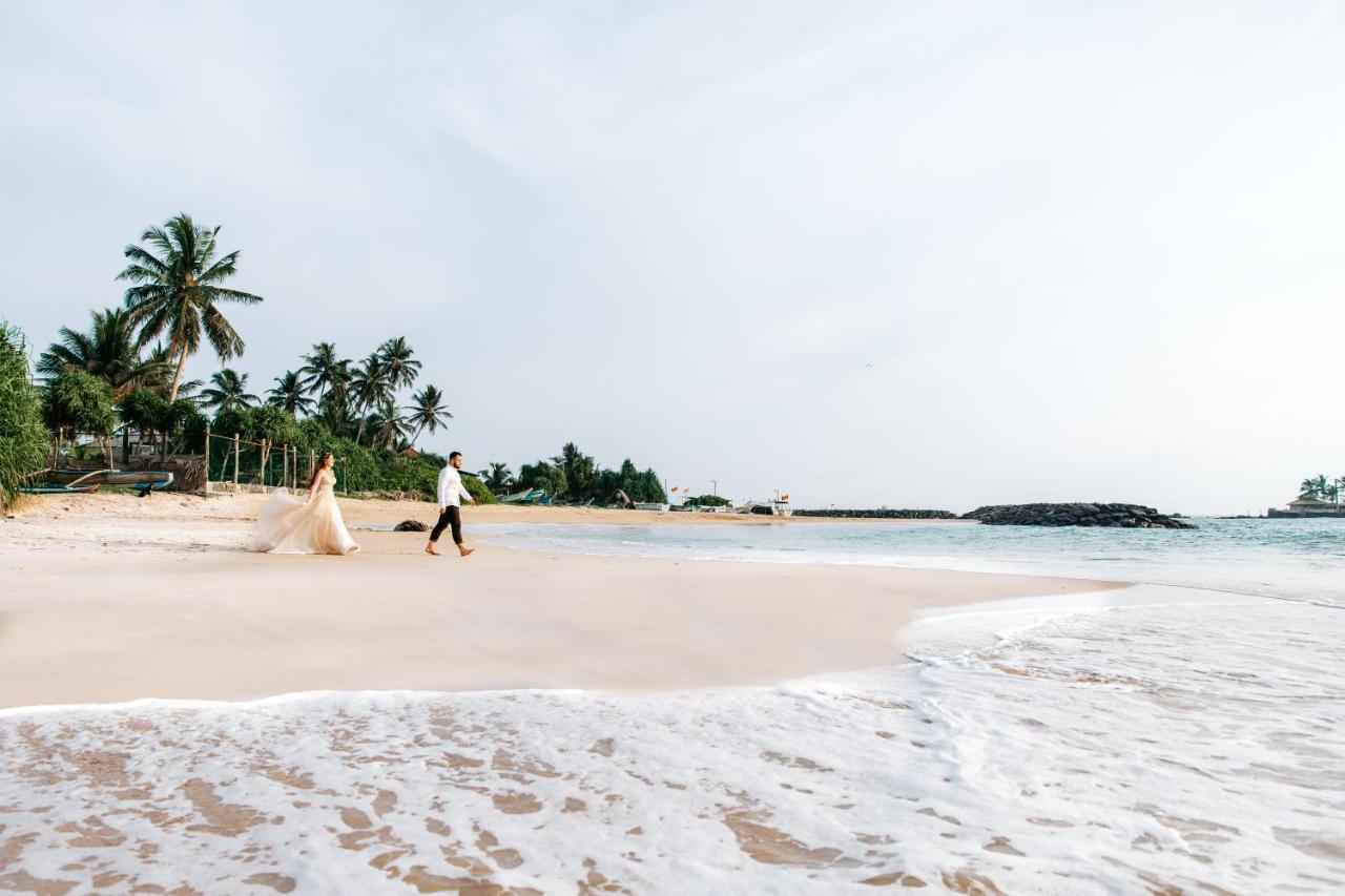 White Sand Villa - Beach Front Hikkaduwa Buitenkant foto